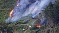 Las imgenes del incendio que se extiende por Ponteceso: lbum