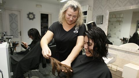 Ana Galdo Seara, azafata de vuelo de 31 años, esperó meses para que su cabello alcanzase la longitud necesaria para realizar la donación: 30 centímetros