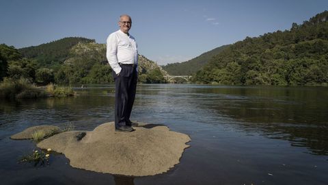 Gulín posa en la desembocadura del río Avia en el Miño por su íntimo vínculo con O Ribeiro.