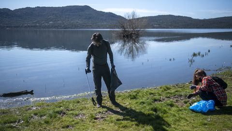 Voluntarios asturianos en la quinta cita de ?1m2 por los r�os, lagos y embalses?, convocada por el Proyecto LIBERA para caracterizar y retirar basuraleza de entornos fluviales
 