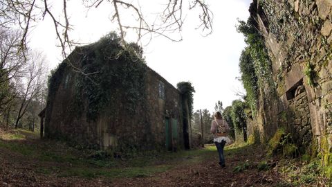 Un recorrido por la aldea abandonada de Mato, en Noia