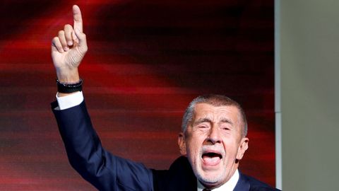 Andrej Babis celebrando los primeros resultados de las parlamentarias.