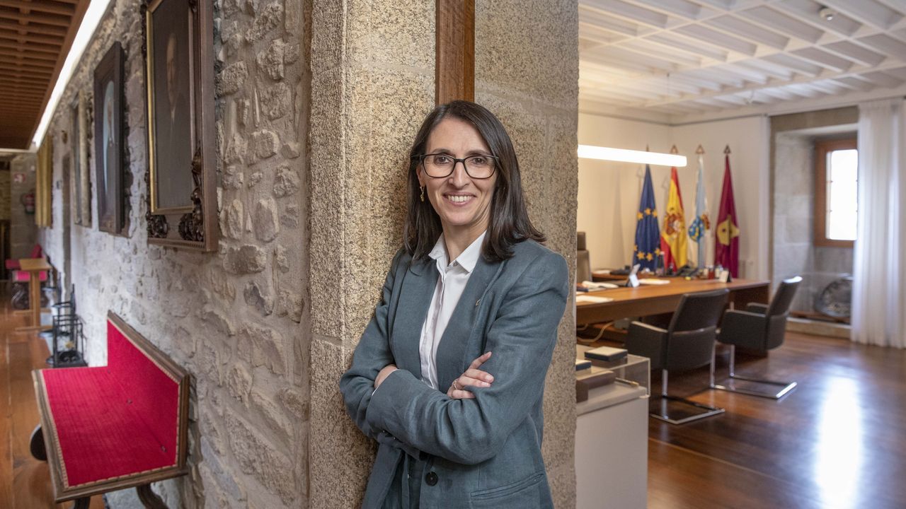 El primer día oficial de la rectora Rosa Crujeiras: «Veño a traballar, aínda que agora dende outra posición»