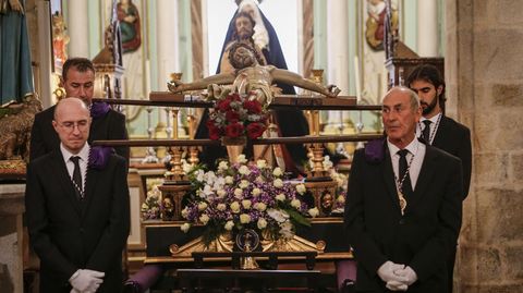 Viacrucis en el interior de la iglesia de Rianxo