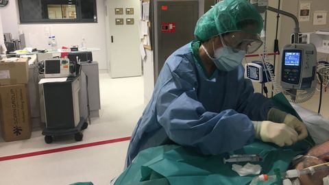 Marta L�pez S�nchez, anestesista del Chuac en la unidad de reanimaci�n