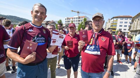 Aficionados del Pontevedra presentes en la presentaci�n de la campa�a