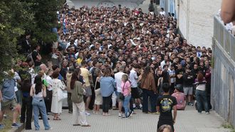 Concentraci�n de aficionados en protesta por la subida de los precios de los abonos y los requisitos para renovar el carn� en Marath�n Inferior