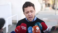 El exportavoz de Sumar ��igo Errej�n atiende a los medios de comunicaci�n a su llegada a los juzgados de plaza de Castilla