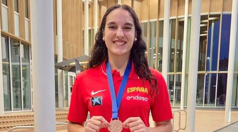Paula Salinas, con la medalla de bronce del Europeo sub-20.