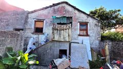 Agentes de la brigada cient�fica de la Polic�a Nacional acceden a la vivienda donde se consum� el crimen