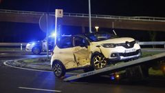 La gr�a tuvo que llevarse uno de los coches da�ados.