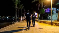 La polic�a controla los locales de ocio nocturno en Ibiza