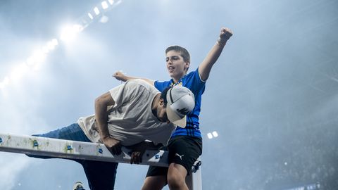 La afición del Real Oviedo celebra el ascenso a Primera División