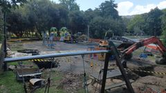 Obras en el parque junto al centro c�vico de Arteixo