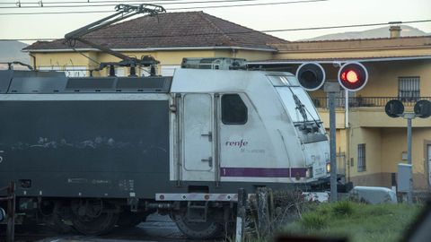 El paso a nivel pr�ximo a la estaci�n de A Pobra que proyecta suprimir el ADIF