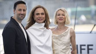 El director Ben Shirinian y las actrices Lena Olin y Naomi Watts, en la presentaci�n de su pel�cula �The Housewife�.