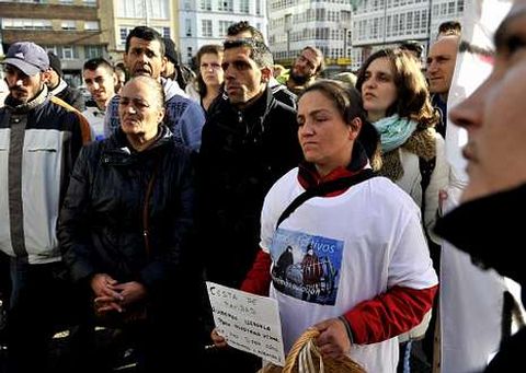 Un momento de la concentraci�n que tuvo lugar ayer en la plaza de Armas. 