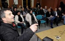 El nuevo presidente, segundo a la derecha, y Rosendo Est�vez, en primer plano, detallaron el proyecto.