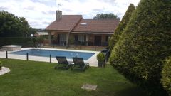 Cinco casas con piscina y jard�n en Ourense