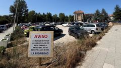 Los nuevos propietarios han instalado carteles en la parcela donde harn un prking en Sada.