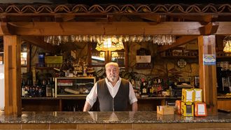 Juan Carlos Somoza, en el restaurante Anduria que lleva regentando ms de treinta aos.