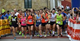 Los m�ximos favoritos, en la primera l�nea de salida de la prueba de 10 kil�metros, ayer en la Praza Galicia de Carnota. 