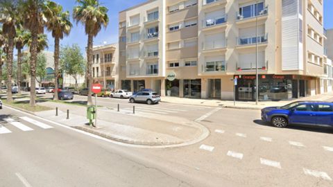 Paso de cebra, a la altura del n�mero 87 de la avenida del Ferrocarril de Manacor, donde muri� atropellado el menor.