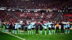 Borja Iglesias y sus compa�eros, tras ganar en Friburgo en marzo del 2024.