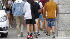 Imagen de archivo de adolescentes en la calle