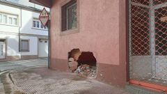 El impacto dej� un gran agujero en una vivienda de la r�a Montir�n