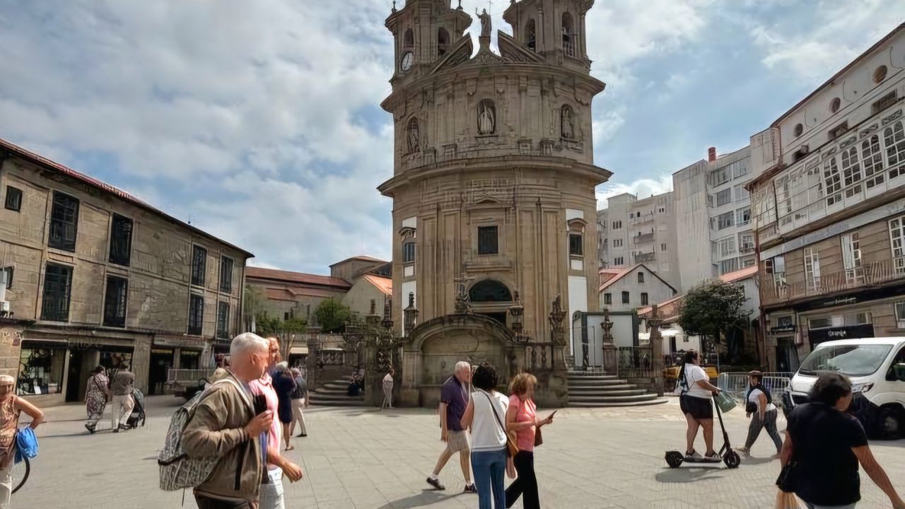 El santuario de A Peregrina vuelve a relucir tras la retirada de los andamios