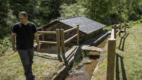 Unha vista posterior do mu��o e da s�a canle