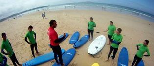 En A Lanzada se ha se�alizado un espacio para que pueda operar las escuelas de surf sin molestar a los ba�istas.