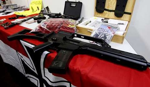 Material incautado durante la redada en Dortmund.