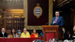 El presidente del Principado de Asturias, Adrin Barbn, durante su intervencin en el acto de inauguracin del curso acadmico universitario 2024-2025, celebrado en el Edificio Histrico de la Universidad de Oviedo