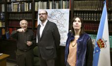 Noriega y Novoneyra, en el Centro Galego de Buenos Aires, que guarda libros de Castelao.