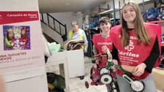 Los pajes de C�ritas llevan semanas trabajando para que esta ma�ana en los hogares de 900 ni�os de familias vulnerables tambi�n aparezca alg�n regalo bajo el �rbol. 