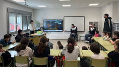 Momento de la charla Enki en el colegio de O Vicedo