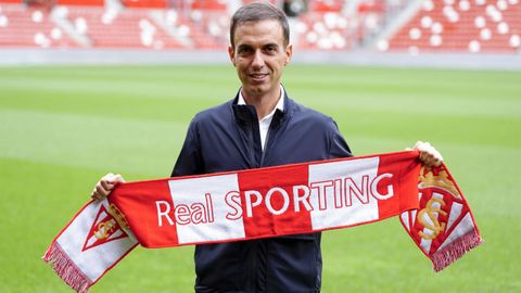 El t�cnico Borja Jim�nez, durante su presentaci�n como nuevo entrenador rojiblanco