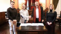 Firma del convenio entre el Concello de Ourense y el COAG.