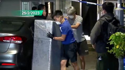 La polic�a china transporta un contenedor refrigerado con los restos de la modelo 