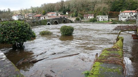 Crecida del r�o Tambre en A Pontemaceira, entre Ames y Negreira
