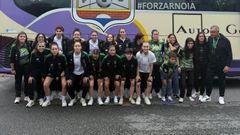 Equipo del Atl�tico Arnoia que logr� el ascenso a la Segunda Divisi�n femenina del f�tbol sala estatal