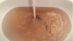 Trabajos para restablecer el suministro de agua tras la rotura de una tuber�a en Culleredo