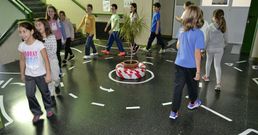 El programa de educaci�n vial se inici� con la se�alizaci�n de todo el colegio