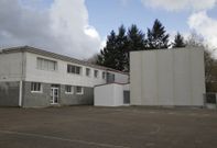 El centro est� en el patio del Ap�stolo Santiago, junto al centro sociocultural Alm�ciga. 