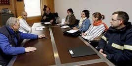 Delegados sindicales y gobierno local hablaron ayer de la regulaci�n de empleo en el Concello.