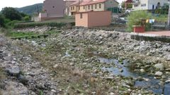 Imagen de archivo del r�o Valdexer�a, en Muros, casi sin agua por culpa de la sequ�a