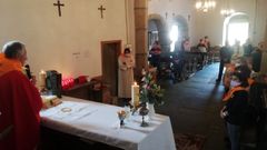 Un momento de la primera misa -a las once de la ma�ana- oficiada en la iglesia parroquial de A Parte con motivo de la festivida de San Mateo