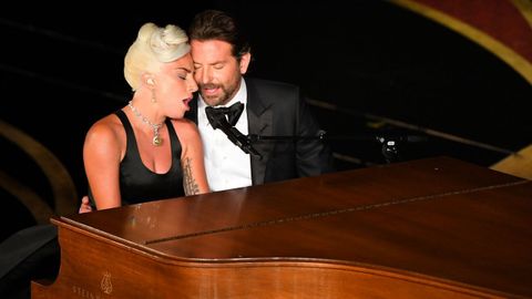 Lady Gaga y Bradley Cooper, durante la emp�tica actuaci�n que protagonizaron en la noche de los �scar